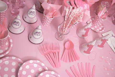 Mesa de festa infantil decorada em tons de rosa
