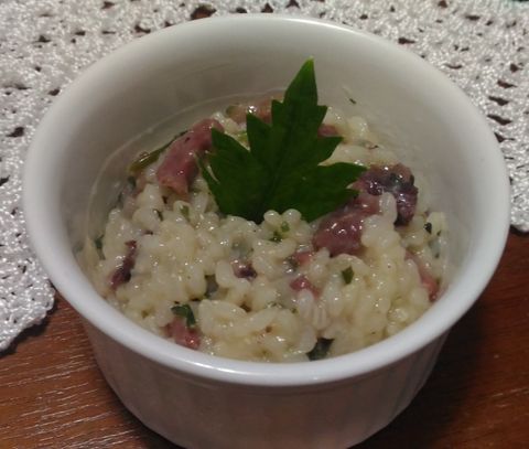 Risoto de carne seca servido em porção individual
