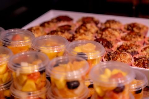 Copinhos de salada de frutas